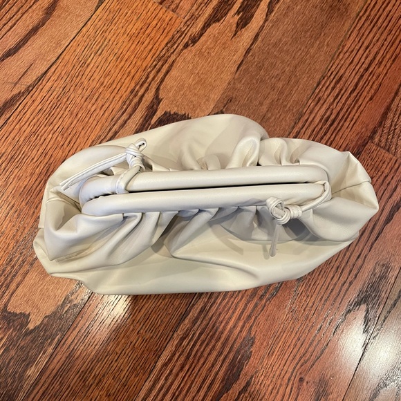 Rouched detail crossbody bag with strap BEIGE - Picture 9 of 12